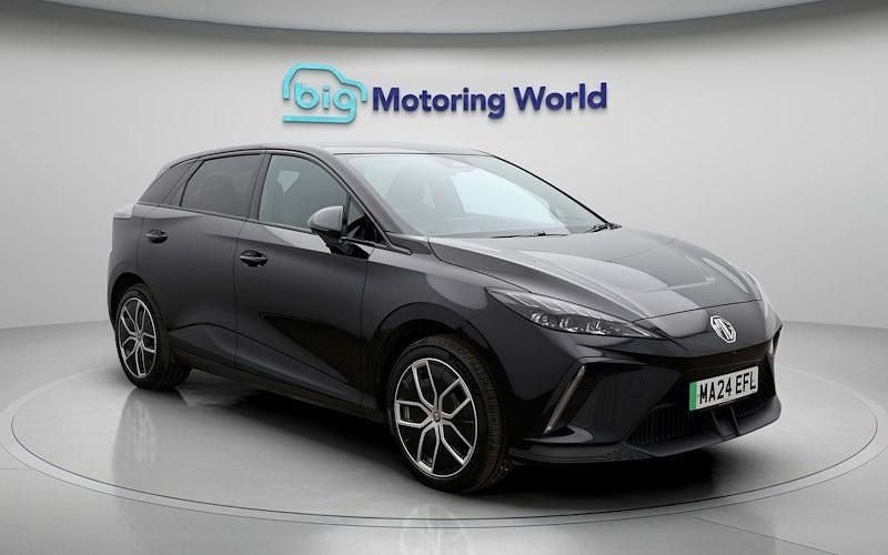 Begagnad MG MG4 EV Trophy 319 kW (435 HK) 2024 Svart Halvkombi
