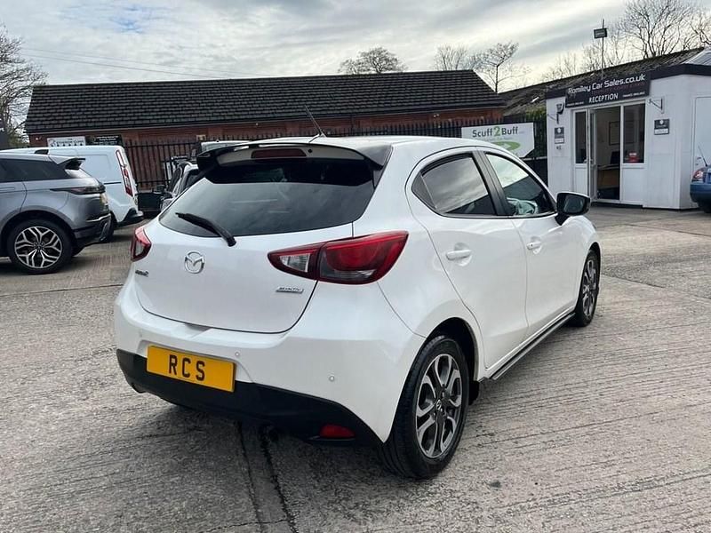 Used Mazda 2 Inclusive 90 HP (66 kW) 2015 White Hatchback