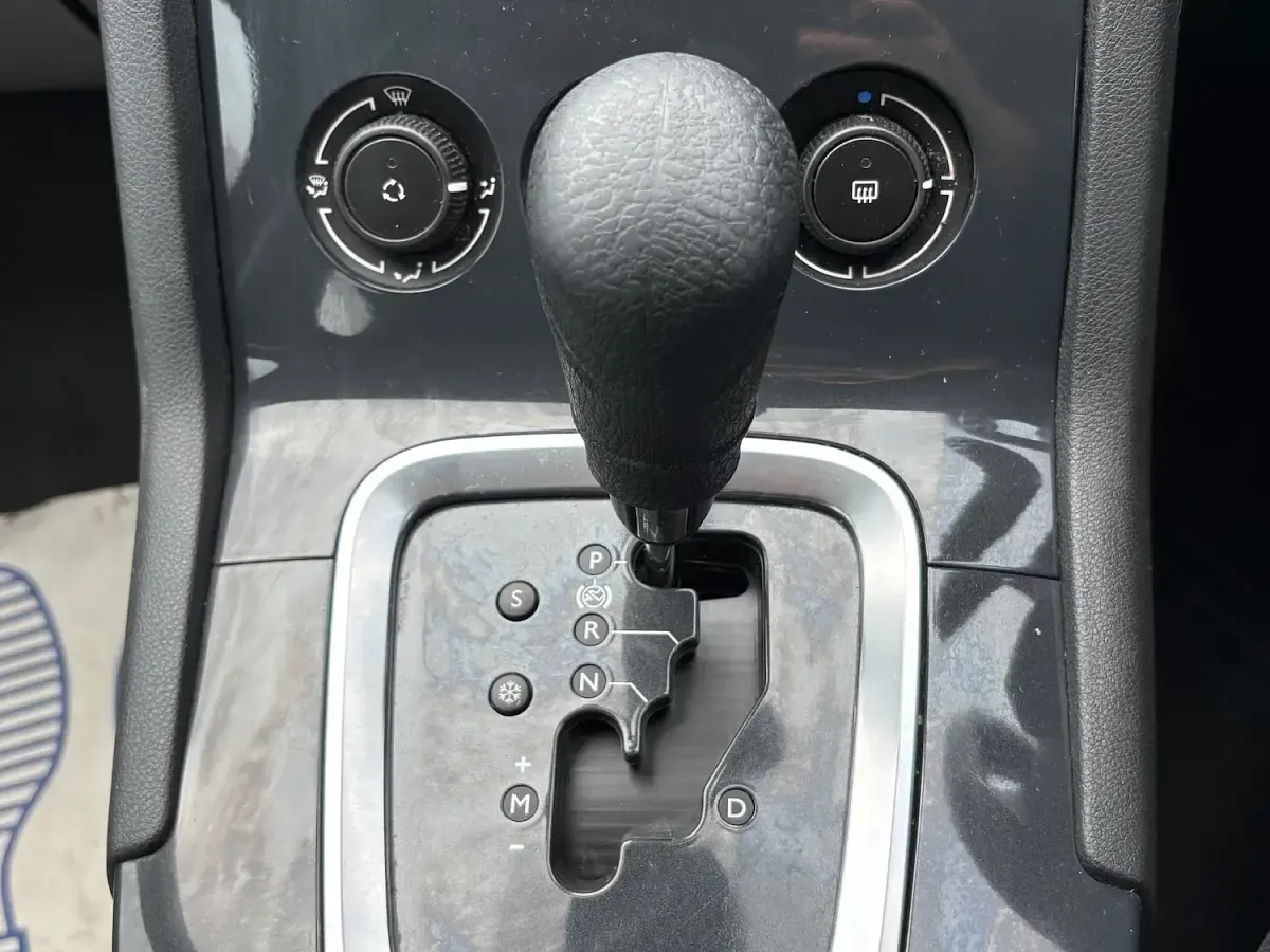 Used Peugeot 5008 Active 120 HP (88 kW) 2016 Hurricane grey MPV