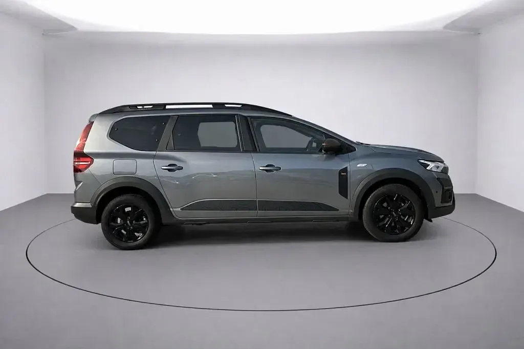 Used Dacia Jogger Extreme 110 HP (80 kW) 2024 Grey MPV