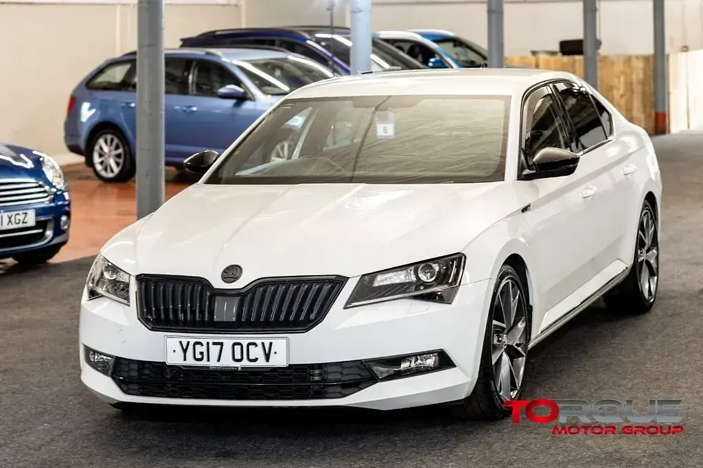 Used Skoda Superb SportLine 190 HP (139 kW) 2017 White Hatchback
