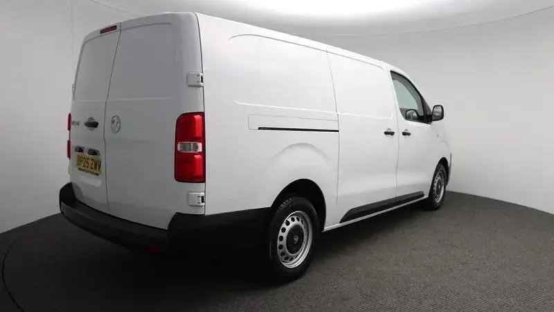 Used Vauxhall Vivaro 150 HP (110 kW) 2025 White MPV