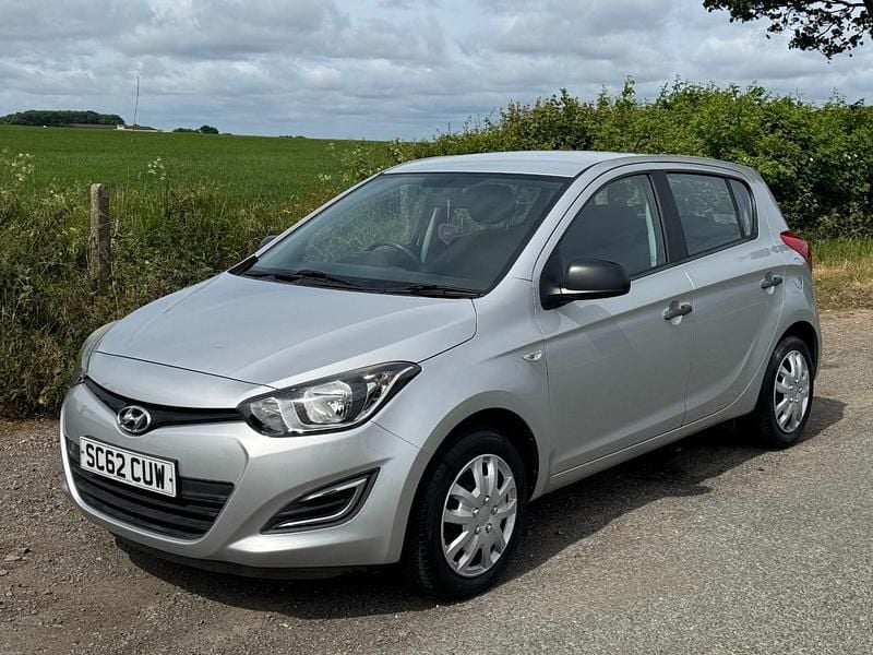 Silver Used 2013 Hyundai i20 Classic Hatchback | £3,799 (Fair price) - Image 1/4