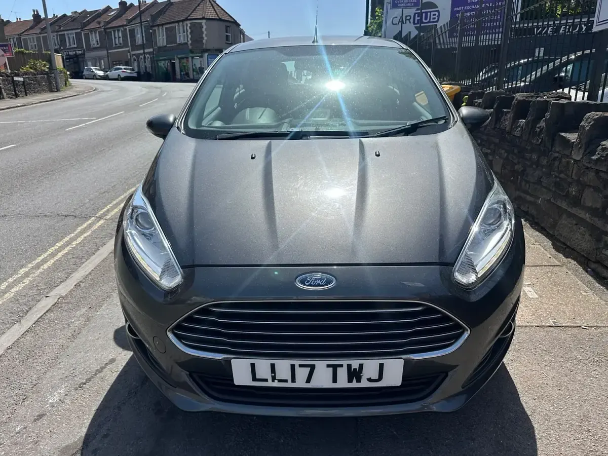 Używany Ford Fiesta Zetec 82 KM (60 kW) 2017 Szary Hatchback