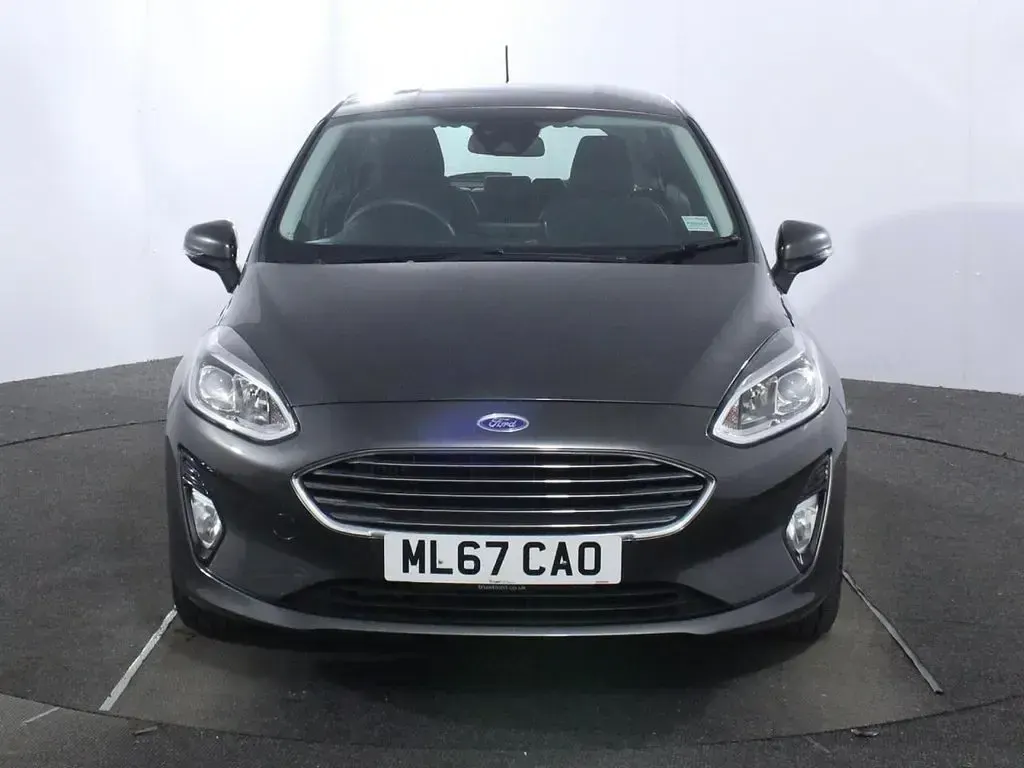 Used Ford Fiesta Zetec 100 HP (73 kW) 2017 Grey Hatchback