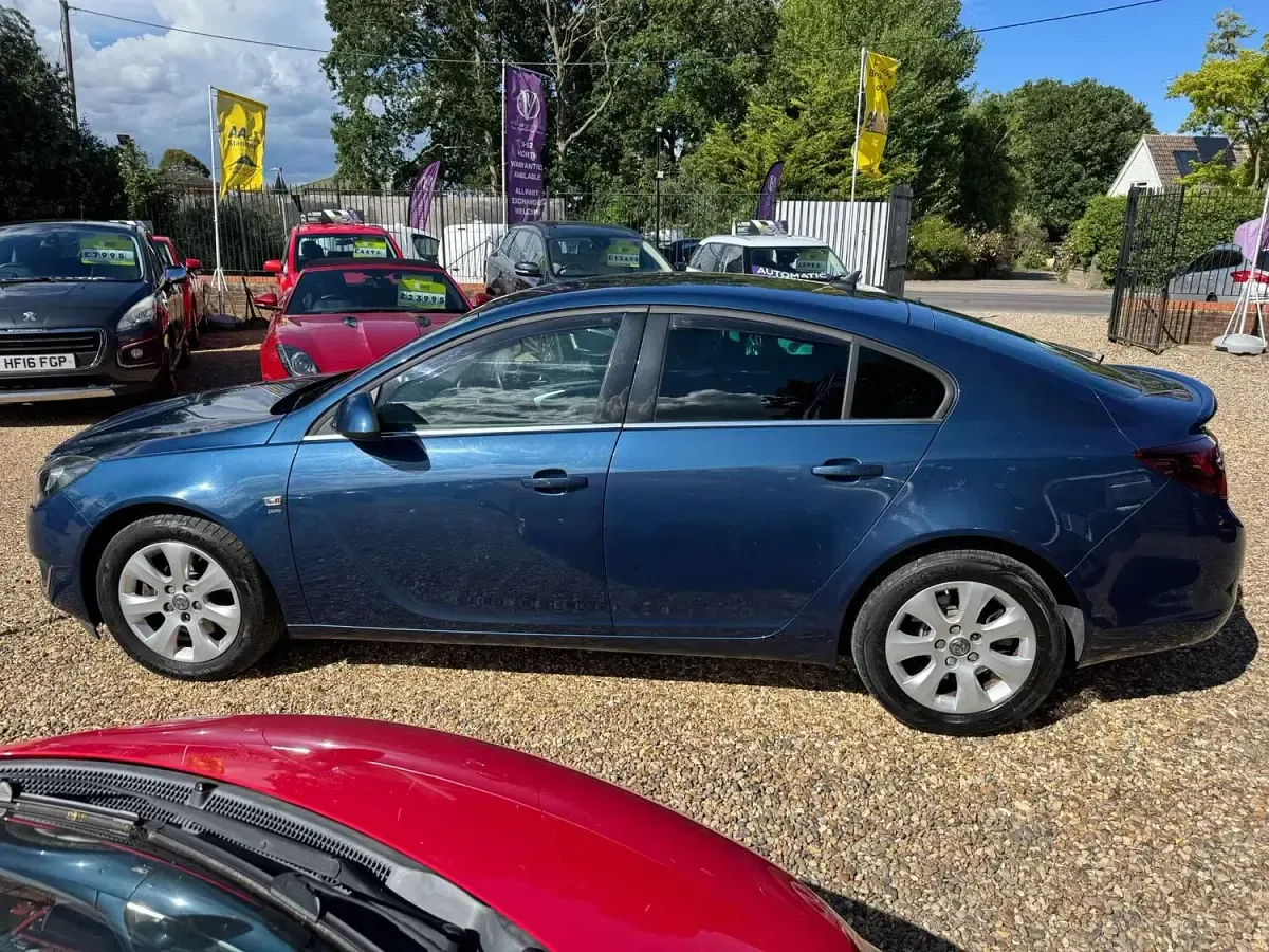 Used Vauxhall Insignia SRi 163 HP (119 kW) 2015 Blue Hatchback