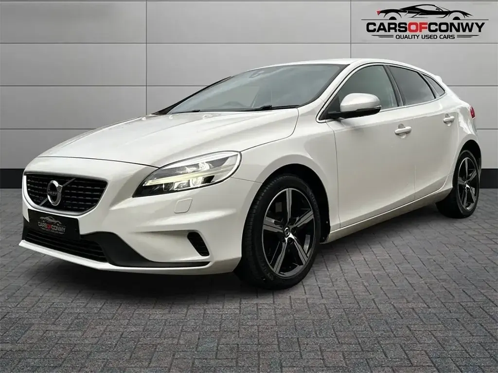 Used Volvo V40 R-Design 190 HP (139 kW) 2017 White Estate