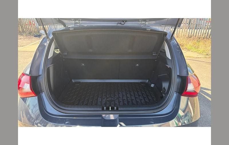 Used Hyundai i20 Premium 99 HP (72 kW) 2022 Grey Hatchback