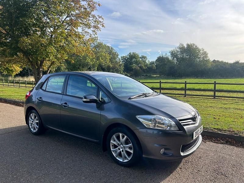 Grey Used 2012 Toyota Auris Hatchback | £5,490 (A bit pricey) - Image 1/4