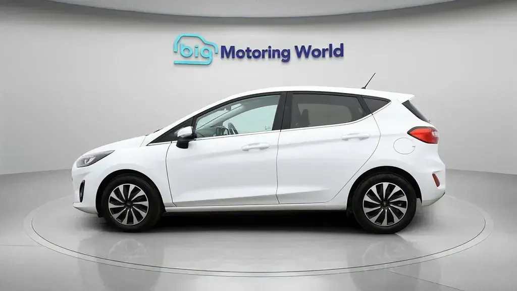 Second-hand Ford Fiesta Titanium 125 CP (91 kW) 2023 Alb Hatchback