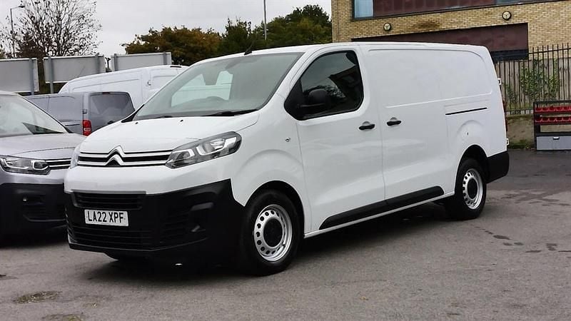 Used Citroën Dispatch 145 HP (106 kW) 2022 White MPV