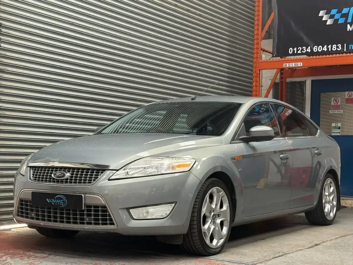 Begagnad Ford Mondeo Titanium 160 HK (117 kW) 2007 Grå Halvkombi