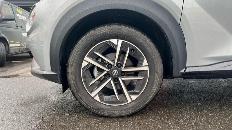 Used Nissan Juke N-Connecta 114 HP (83 kW) 2025 Silver SUV