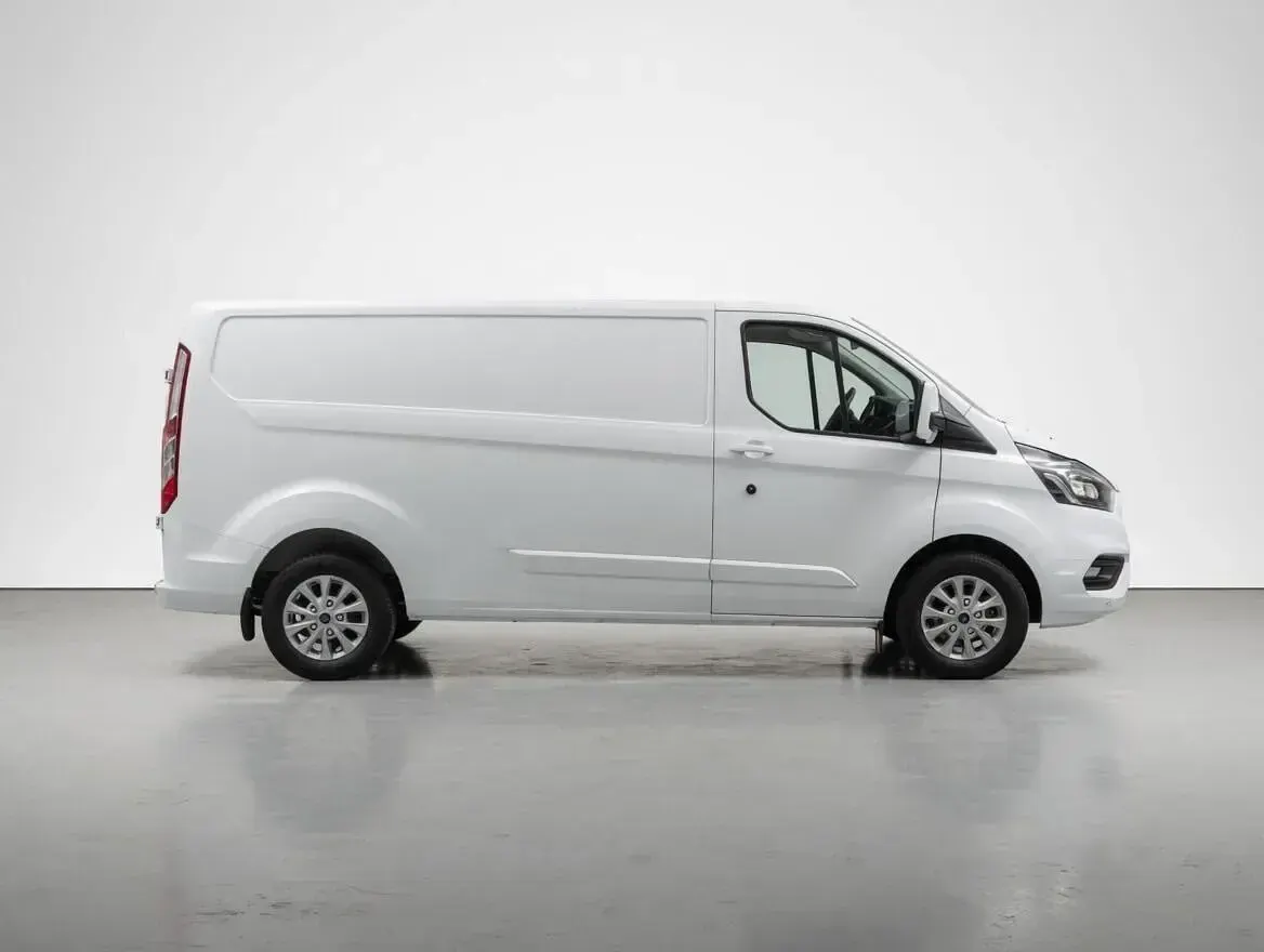 Used Ford Transit Custom Limited 130 HP (95 kW) 2022 White Van