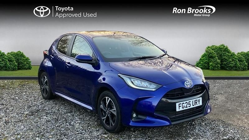 Used Toyota Yaris Hybrid Design 2025 Blue Hatchback