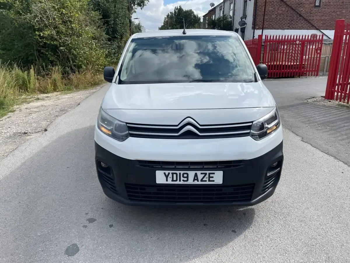 Used Citroën Berlingo 75 HP (55 kW) 2019 White MPV