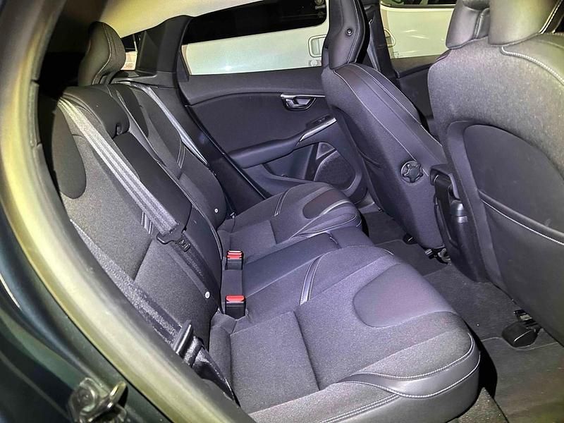Begagnad Volvo V40 SE 180 HK (132 kW) 2013 Halvkombi