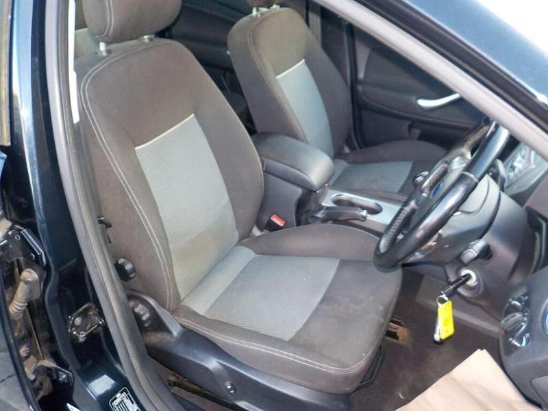 Used Ford Mondeo Zetec 145 HP (106 kW) 2009 Black Hatchback