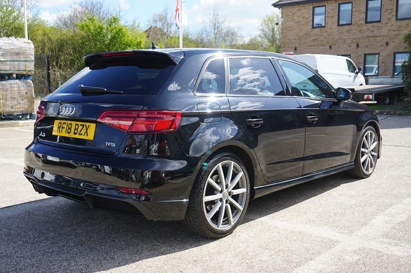 Używany Audi A3 Black Edition 150 KM (110 kW) 2018 Czarny Sedan/Limuzyna
