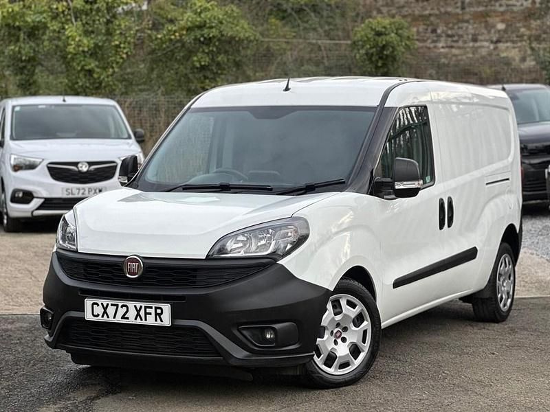 Begagnad Fiat Doblò S 2023 Vit Minibuss