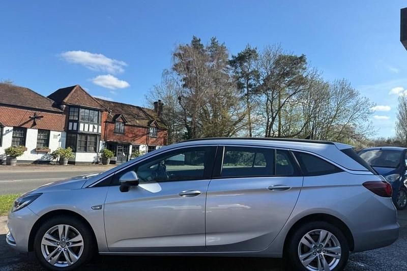 Used Vauxhall Astra 110 HP (80 kW) 2017 Silver Estate