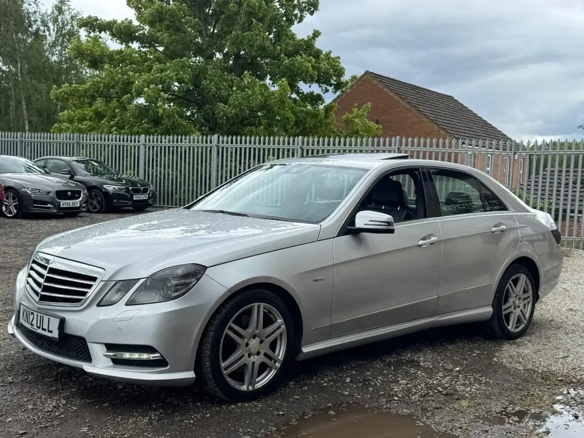 Usado Mercedes E200 2012 Prateado Sedan