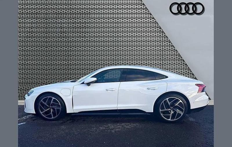 Used Audi e-tron GT quattro Comfort 369 kW (503 HP) 2025 White Sedan