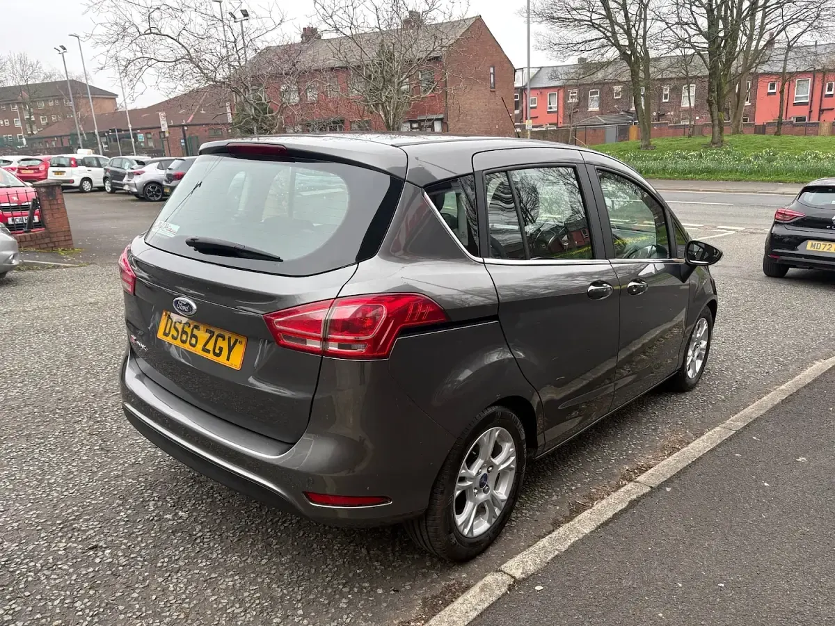 Used Ford B-MAX Zetec 95 HP (69 kW) 2016 Grey MPV
