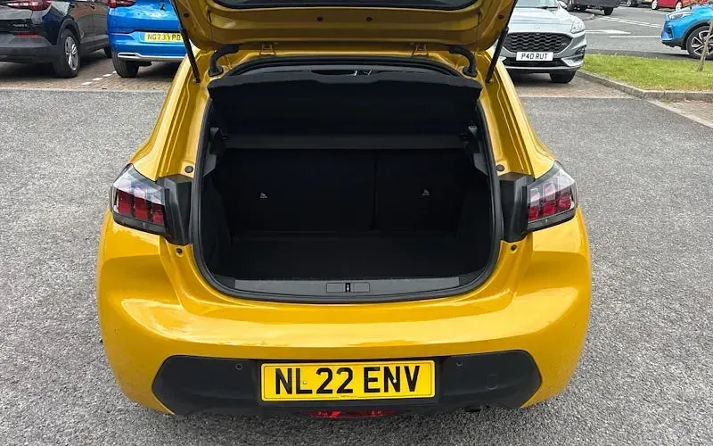 Used Peugeot 208 Active Premium 75 HP (55 kW) 2022 Yellow Hatchback