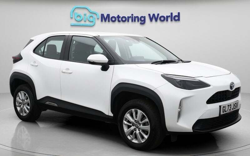 Used 2025 Toyota Yaris Hybrid Estate | £20,400 (Super price) - Image 1/4