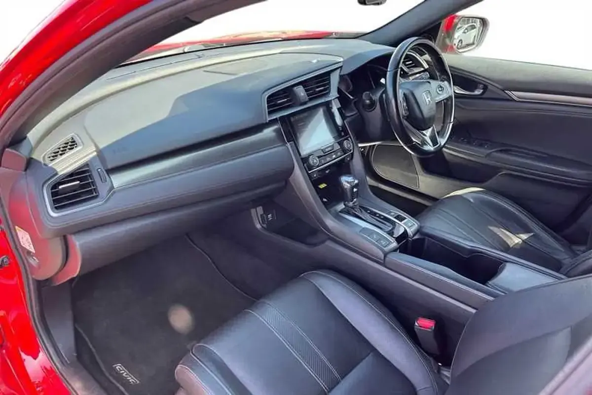Used Honda Civic Prestige 182 HP (133 kW) 2018 Rallye red