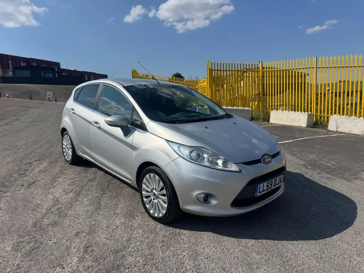 Used Ford Fiesta Titanium 2009 Silver Hatchback