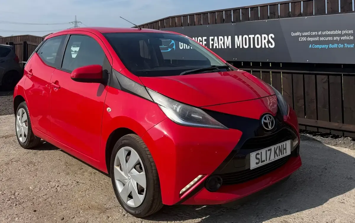 Used Toyota Aygo X-play 69 HP (50 kW) 2017 Red Hatchback