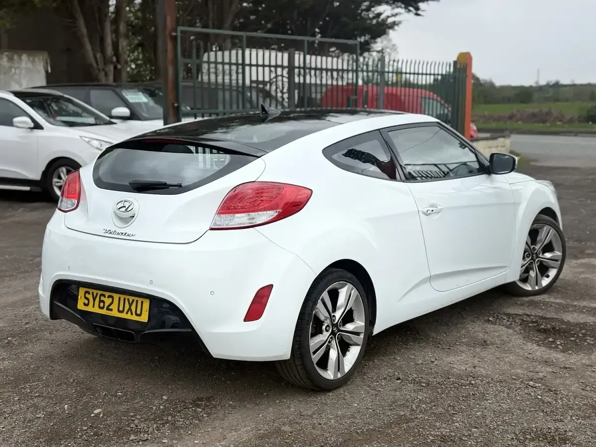 Used Hyundai Veloster Sport 140 HP (102 kW) 2012 White Hatchback