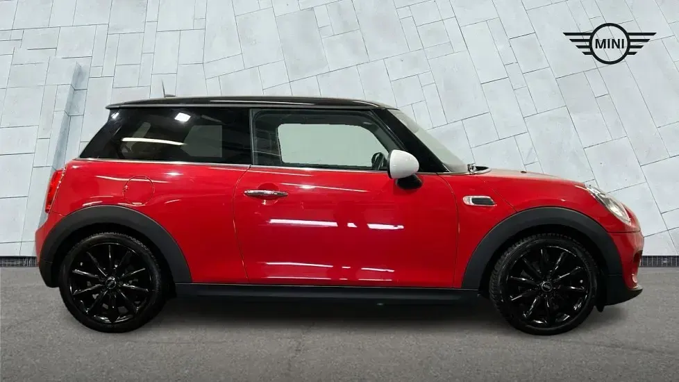 Used Mini Cooper Hatch 134 HP (98 kW) 2018 Red Hatchback