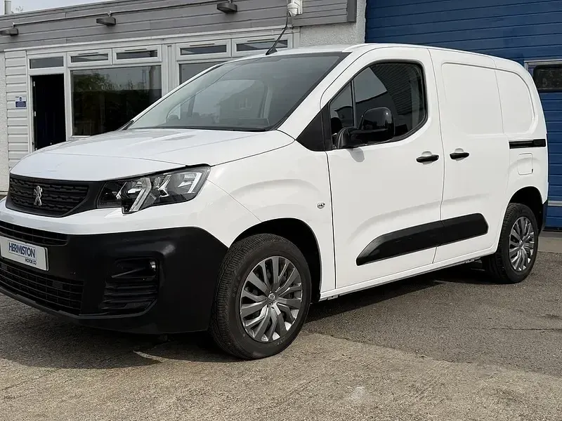 Used Peugeot Partner Premium 2022 White MPV