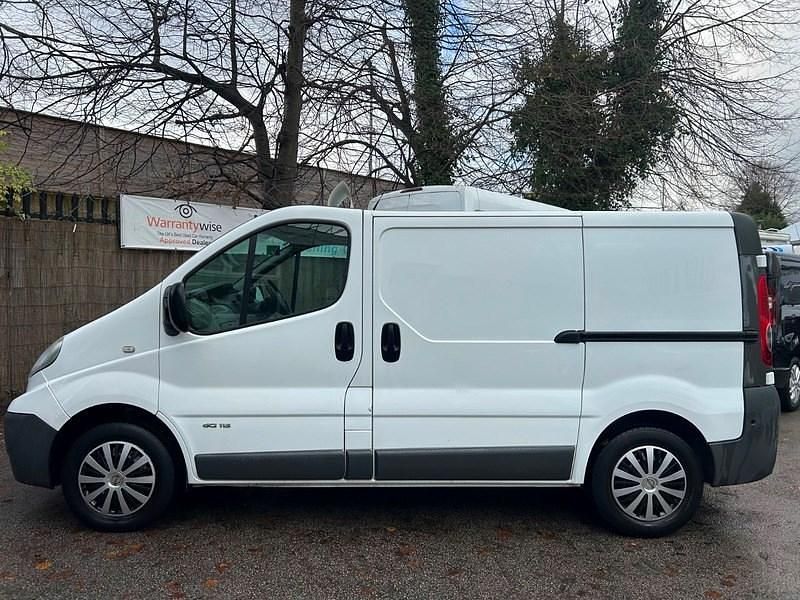 White Used 2013 Nissan Primastar SE MPV | £6,795 (Fair price) - Image 1/3