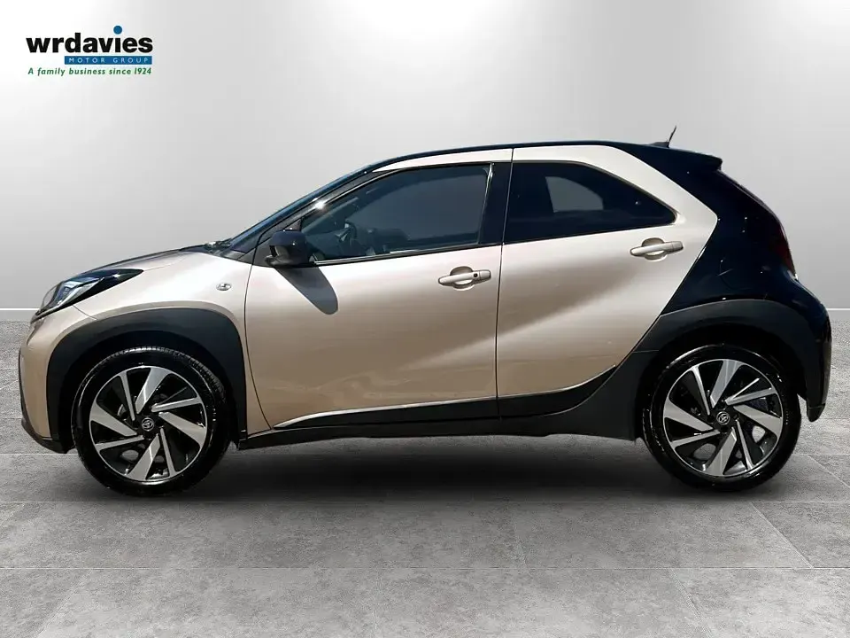 Used Toyota Aygo X 72 HP (52 kW) 2022 Beige SUV