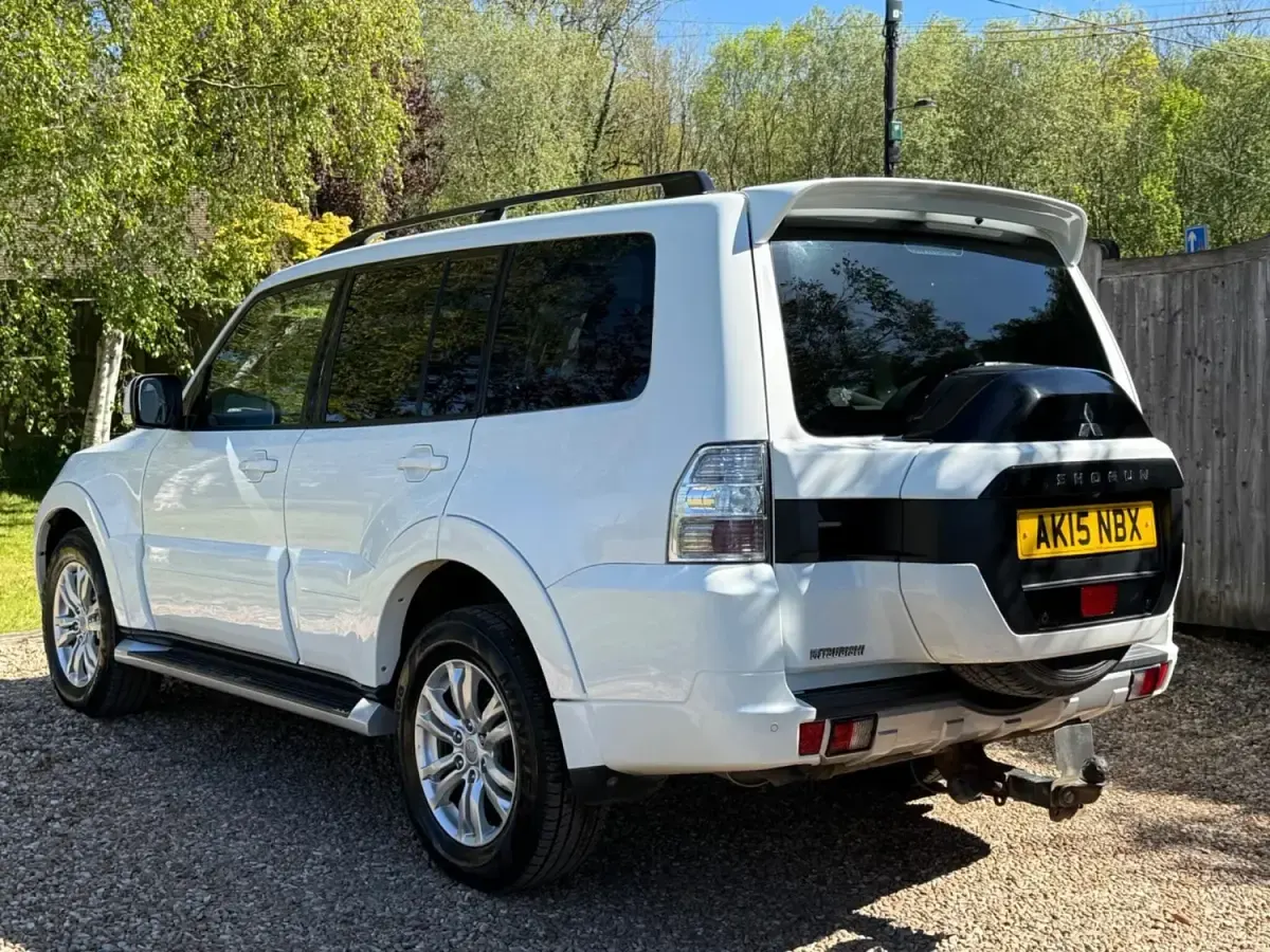 Used Mitsubishi Shogun 187 HP (137 kW) 2015 White SUV
