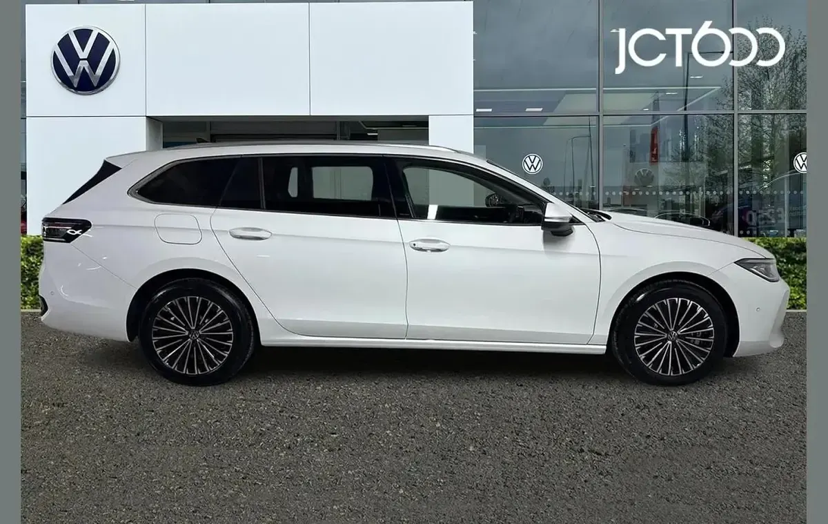 Used VW Passat Elegance 200 HP (147 kW) 2025 White Estate