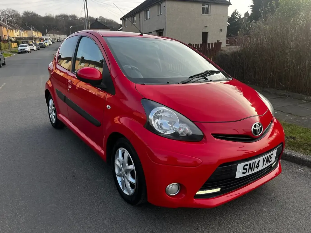 Używany Toyota Aygo 2014 Czerwony Hatchback