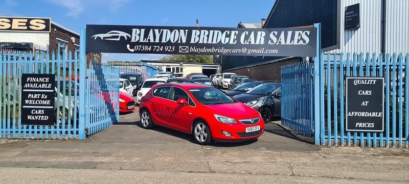 Red Used 2010 Vauxhall Astra SRi Hatchback | £1,299 (Good price) - Image 1/4