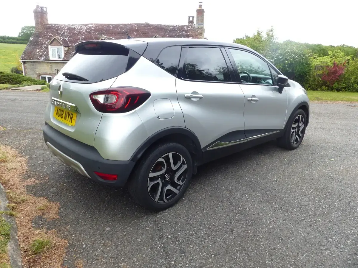 Used Renault Captur Dynamique 90 HP (66 kW) 2018 Silver/black SUV