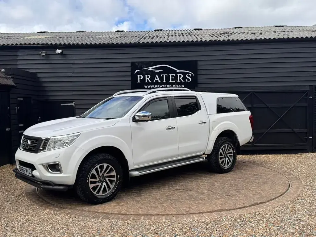 Used Nissan Navara Tekna 190 HP (139 kW) 2016 White Pickup