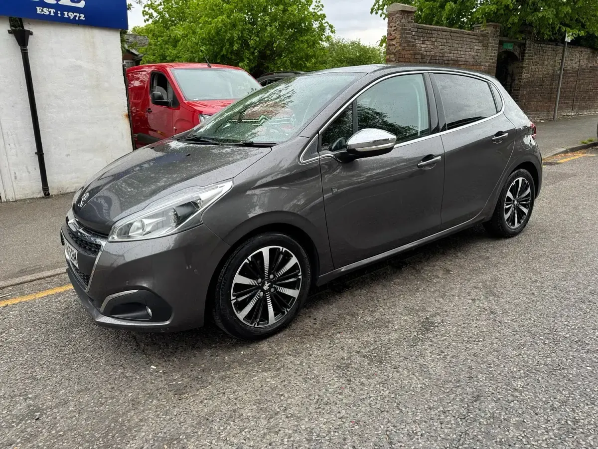 Used Peugeot 208 S 82 HP (60 kW) 2018 Grey Hatchback