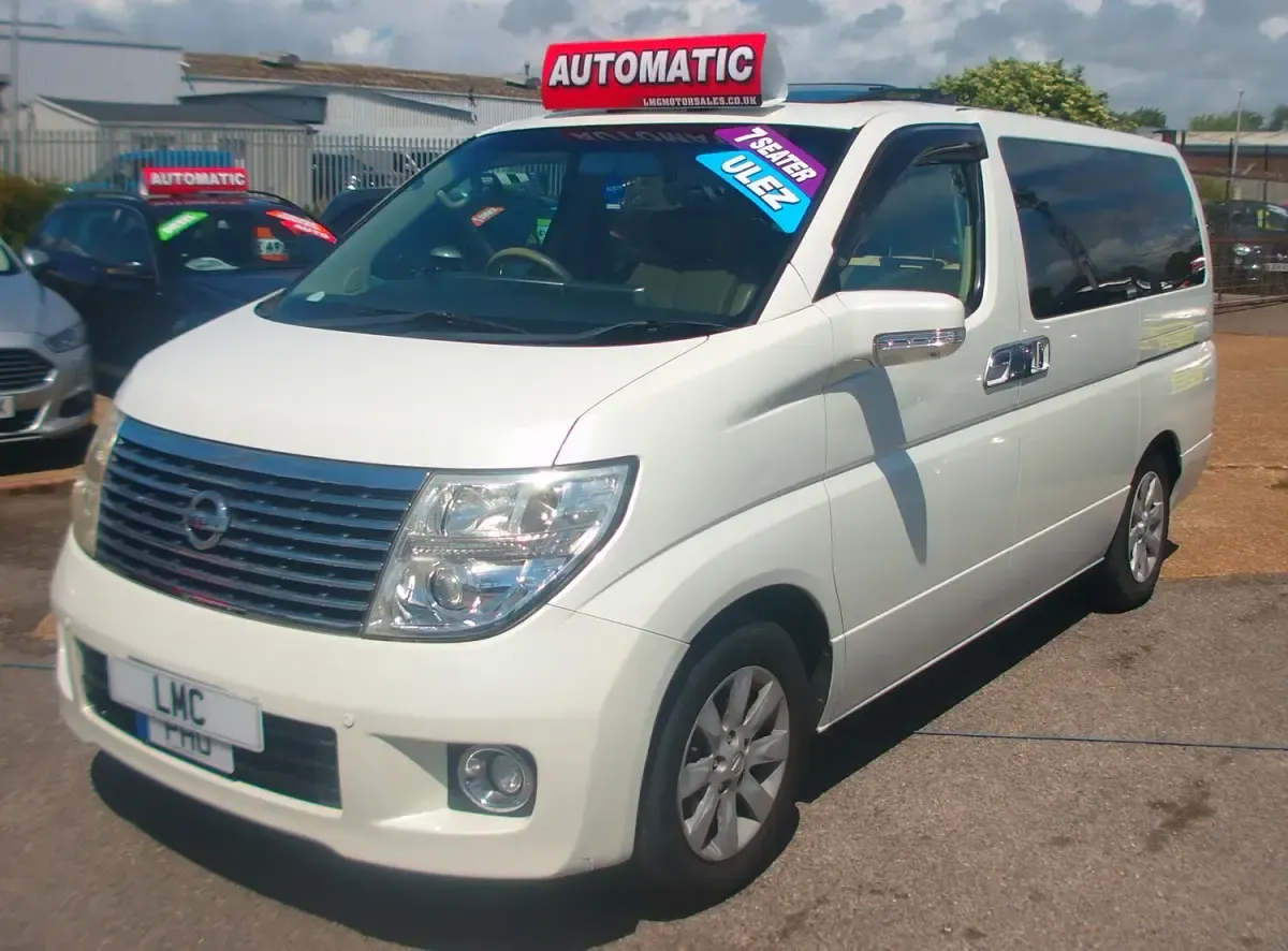 Used Nissan Elgrand 2018 White MPV