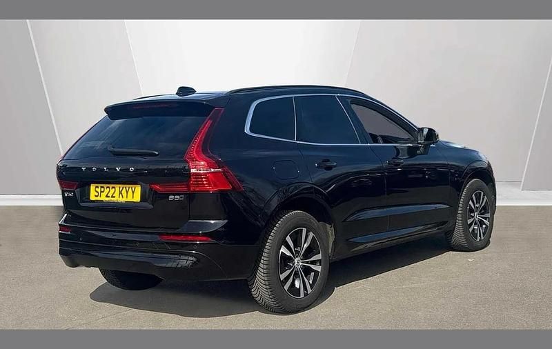 Used Volvo XC60 Momentum 247 HP (181 kW) 2022 Black SUV