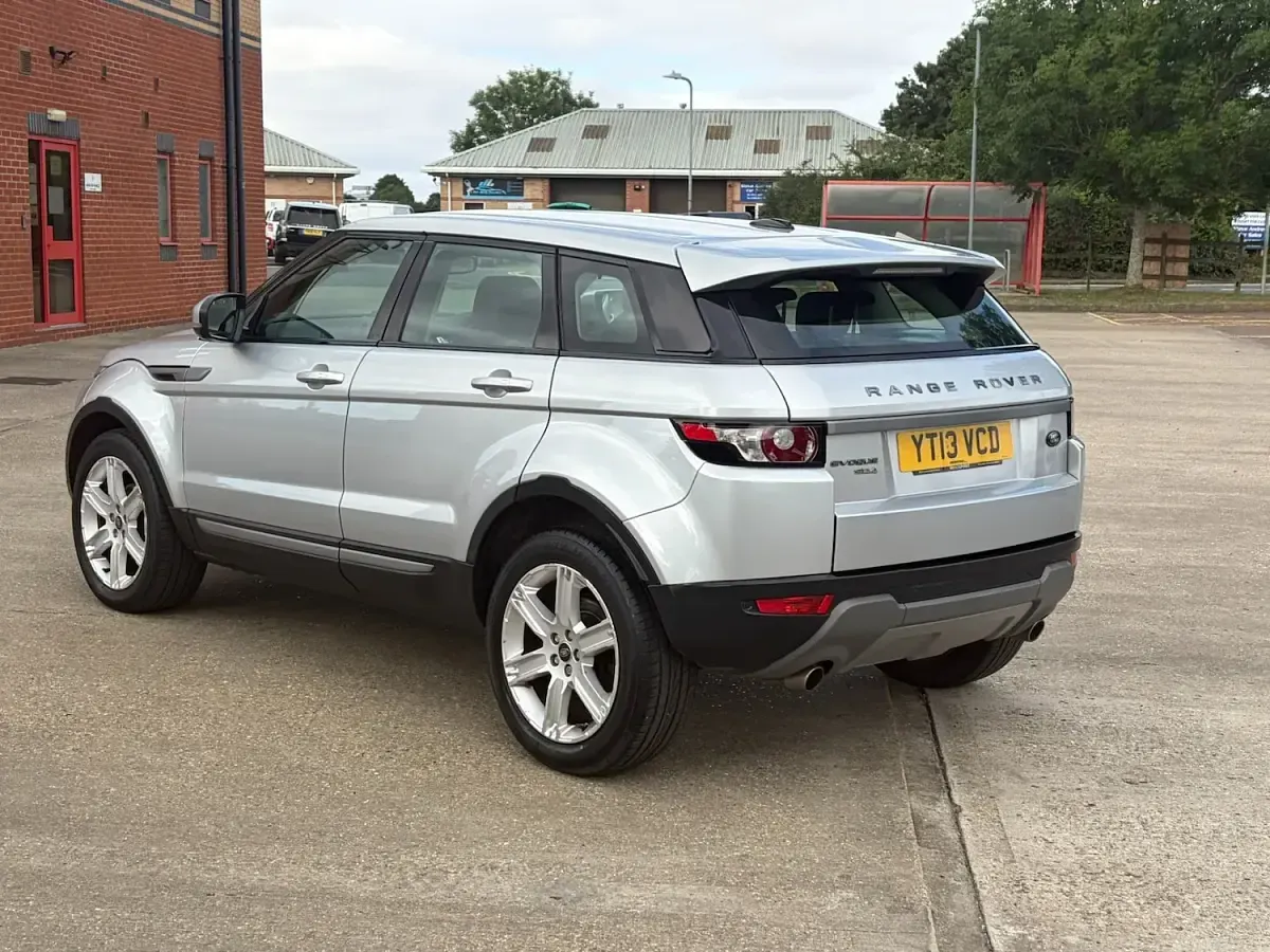Used Land Rover Range Rover evoque Pure 150 HP (110 kW) 2013 Silver SUV