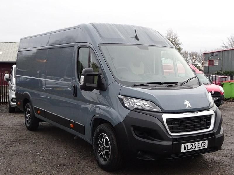 New Peugeot Boxer Premium 2025 Grey Van