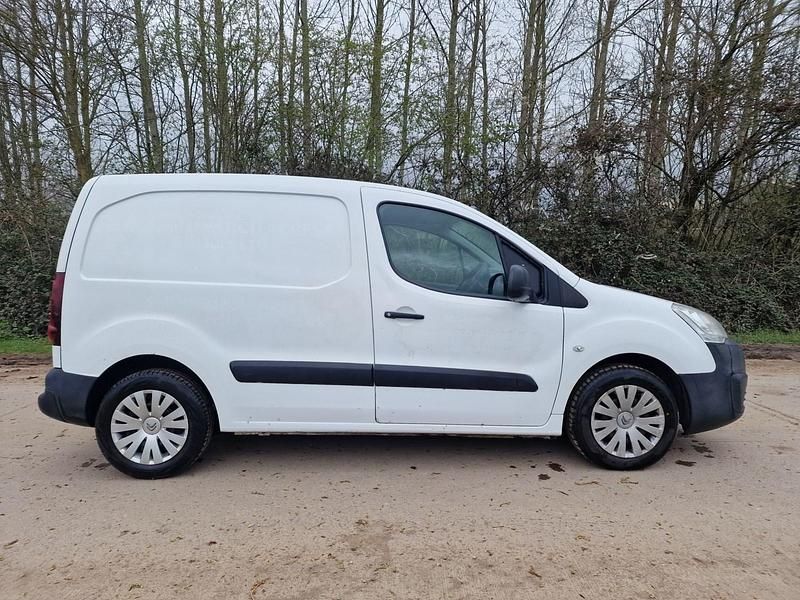 Used Citroën Berlingo 75 HP (55 kW) 2016 White MPV
